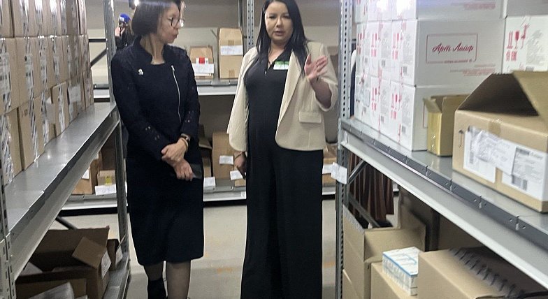 Главы регионального минздрава и Росздравнадзора не нашли залежавшихся лекарств на аптечном складе