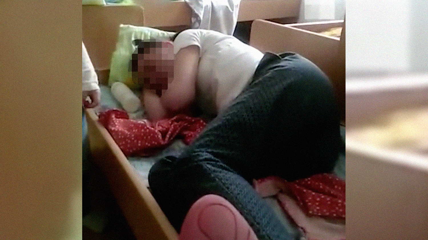 Русские зрелые спящие мамы. Спящие мать.