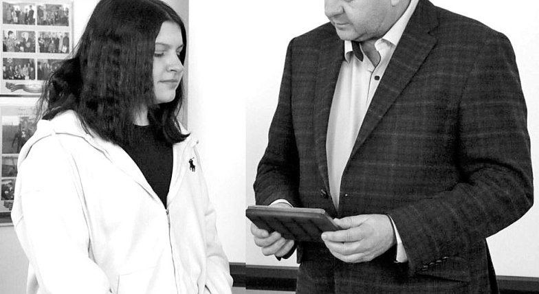 Его имя  внесено  в список  героев