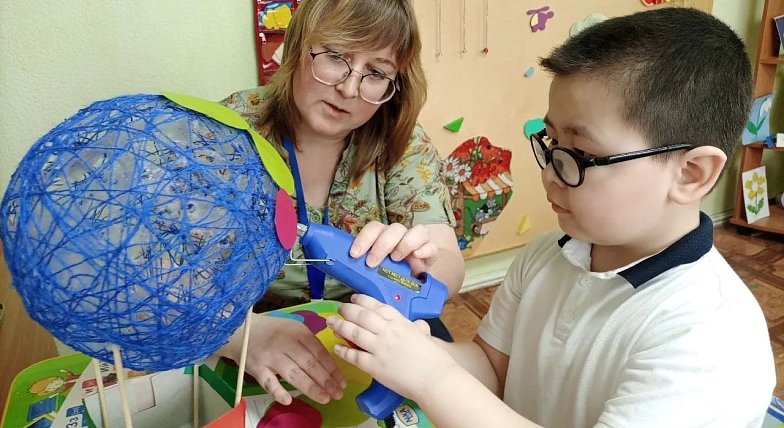 На большом воздушном шаре...