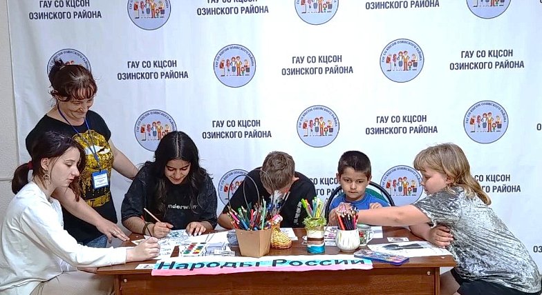 С любовью к Родине: юные художники создали выставку к Дню России