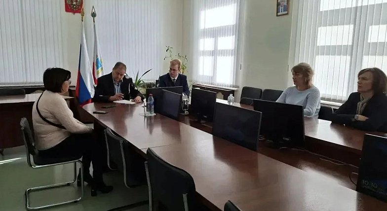 Глава Озинского района Дмитрий Перин провел приём участников специальной военной операции и членов их семей.