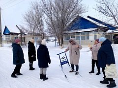 В Комплексном центре социального обслуживания Озинского района постоянно действует социальный пункт проката физкультурного оборудования «Активное долголетие».