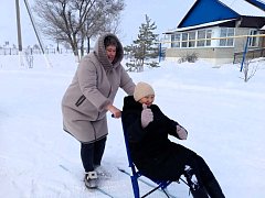 В Комплексном центре социального обслуживания Озинского района постоянно действует социальный пункт проката физкультурного оборудования «Активное долголетие».