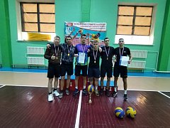 Озинская команда заняла первое место в турнире по волейболу
