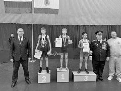 Золотой фонд Озинок:  школа греко-римской борьбы завоевала область!