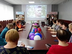 В Озинской центральной районной библиотеке состоялась презентация новой книги Павла Миронца «Повесть о счастливом мальчике»  ﻿