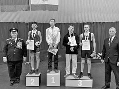 Золотой фонд Озинок:  школа греко-римской борьбы завоевала область!