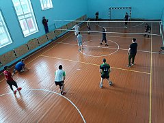 В Озинках состоялся новогодний турнир по волейболу, среди команд силовых структур.