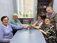 В творческой мастерской «Доброцентр» Комплексного центра социального обслуживания Озинского района проведён мастер-класс «Тюльпан» для получателей услуг.