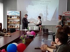 В Озинской центральной районной библиотеке состоялась презентация новой книги Павла Миронца «Повесть о счастливом мальчике»  ﻿