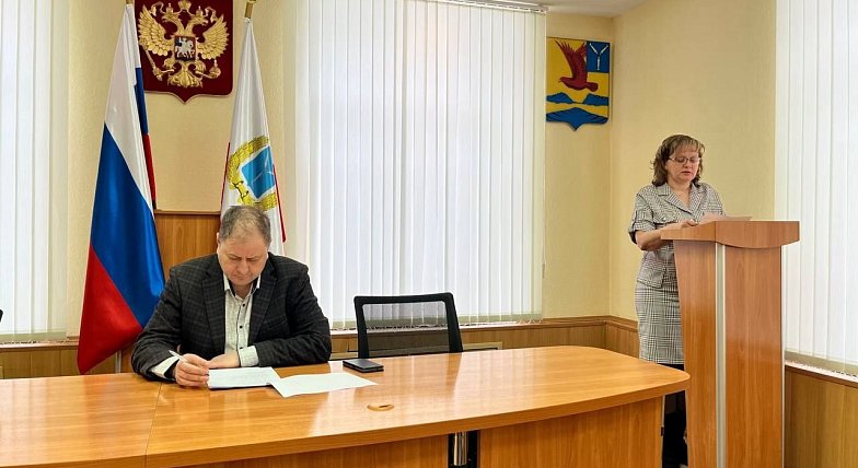 В администрации района 