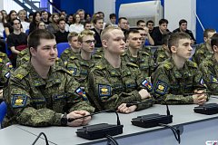 Военкор НТВ встретился с молодежью Саратова