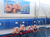 Для пожилых людей организовали посещение бассейна "Дельфин" в Ершове.
