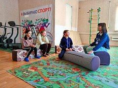 В Комплексном центре социального обслуживания Озинского района проведено спортивное занятие с детьми из адаптационной группы «Нескучайка».