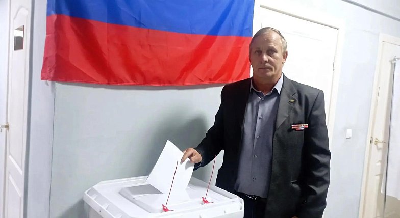Александр Чеченёв, председатель Озинского отделения «Боевого братства», ветеран Афганской и Чеченской войн, принял участие в выборах в Государственную Думу и в местный Совет.