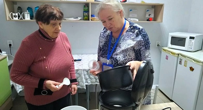 В Комплексном центре социального обслуживания Озинского района для получателя услуг проведено индивидуальное занятие в модуле «Учебная кухня».