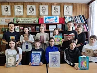 На книжных полках -  верные друзья детства 