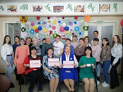 10-классники МОУ "СОШ р.п. Озинки" поздравили культработников с профессиональным праздником