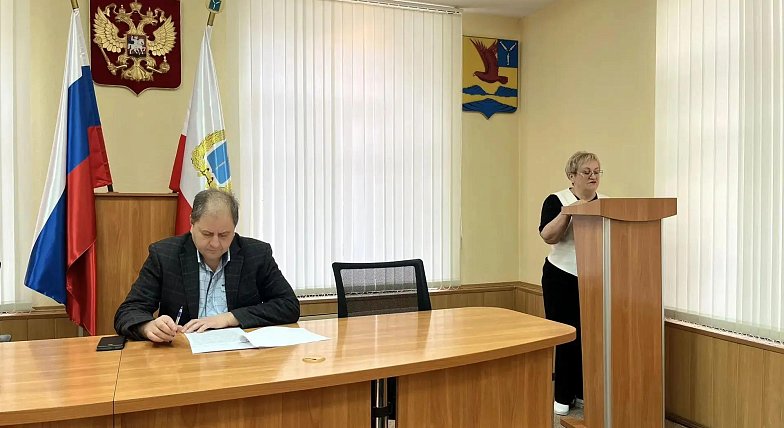 Понедельник в администрации района