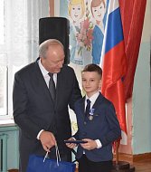 Детей из Саратовкой области наградили медалями за спасение людей