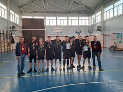 На состоявшемся в Перелюбе турнире по волейболу Озинские спортсмены заняли первое место