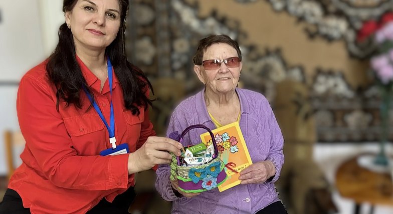 Комплексный центр социального обслуживания Озинского района поздравляет с 90-летним юбилеем ветерана труда Кочеткову Антонину Алексеевну.