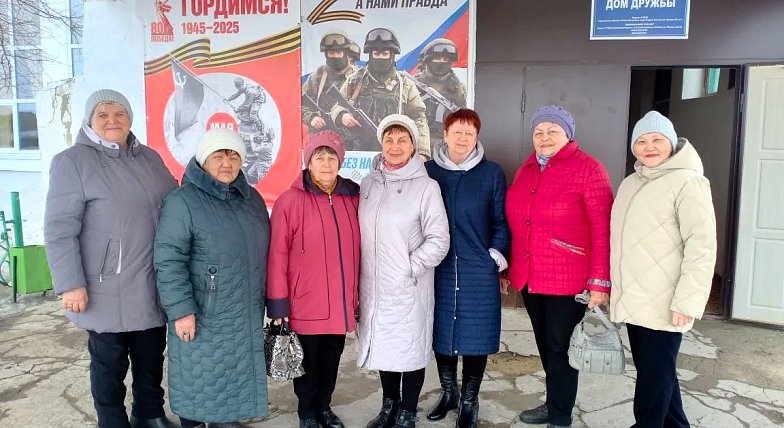 Получатели услуг Комплексного центра социального обслуживания Озинского района посетили концерт «Весенний праздник Наурыз», который состоялся в Доме дружбы села Старые Озинки.