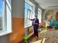 В детском саду № 5 р.п. Озинки заменили старые окна на новые 