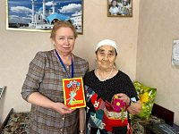 Комплексный центр социального обслуживания Озинского района поздравляет с 90-летним юбилеем Дусмуханову Румию.