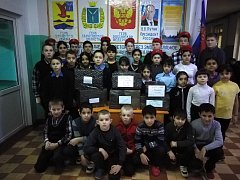 Учителя и школьники МОУ "СОШ р.п. Озинки" собрали для мобилизованных гуманитарный груз