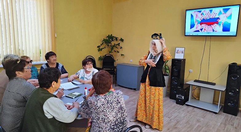 Национальные узоры ожили в акварели