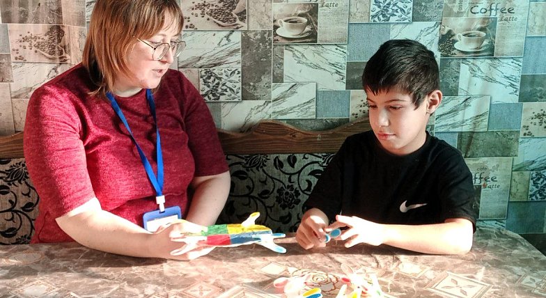 Комплексный центр социального обслуживания Озинского района обеспечил присмотр за подопечным ребёнком на дому