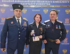 Озинскую казачку наградили медалью Атамана Ермака