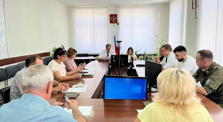 Глава Озинского района Дмитрий Перин провел заседание антитеррористической комиссии Озинского района.