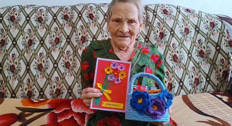 Комплексный центр социального обслуживания Озинского района поздравляет с 85-летним юбилеем ветерана труда Васильеву Марию Ильиничну.