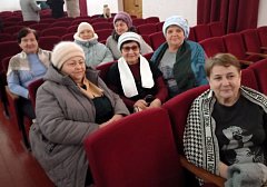 Получатели услуг Комплексного центра социального обслуживания Озинского района стали гостями торжественного открытия Года единства народов России в районном Доме культуры.