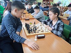 12 февраля в здании районной библиотеки состоялись первые межрайонные соревнования по шахматам между юниорами р.п. Озинки и г. Ершова.