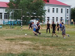 В Озинках  состоялся районный турнир по футболу  в честь празднования "Дня России" 