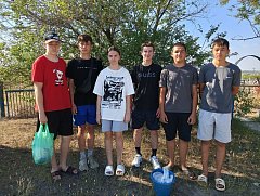 Юные патриоты почтили память героев-лётчиков