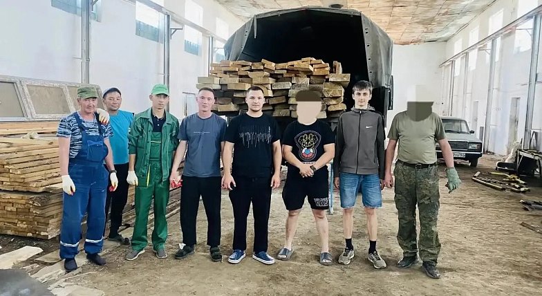 «КамАЗ до краев:  озинцы вновь собрали «посылку» для бойцов»