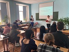 В Озинках для студентов прошёл познавательный час «Великий и могучий русский язык»