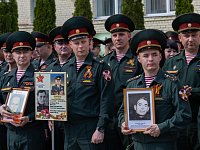 Живая связь поколений: В Саратовском военном институте Росгвардии прошло торжественное шествие "Бессмертного полка"