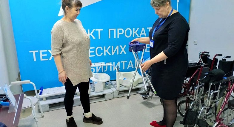 Комплексный центр социального обслуживания продолжает оказывать поддержку жителям Озинского района с ограничениями здоровья и предлагает им ценную услугу – прокат технических средств реабилитации.