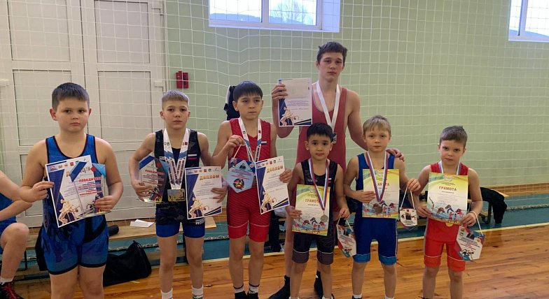 За окном метель,  на татами - жар побед