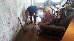 КЦСОН Озинского района оказал помощь получателям социальных услуг после наводнения
