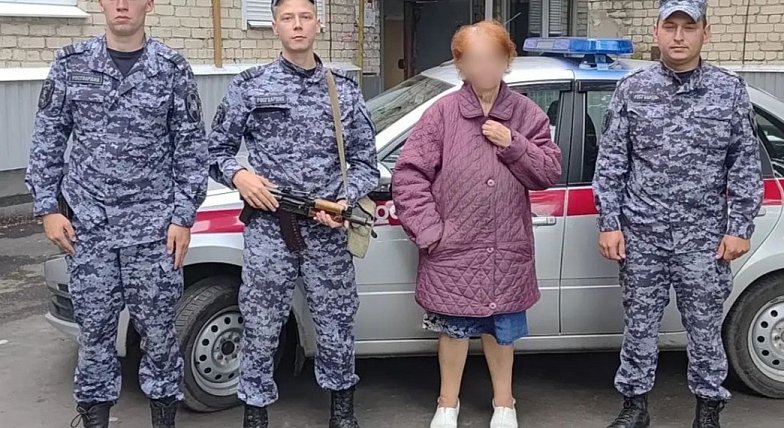 В Саратовской области сотрудники Росгвардии помогли вернуться домой потерявшейся пенсионерке