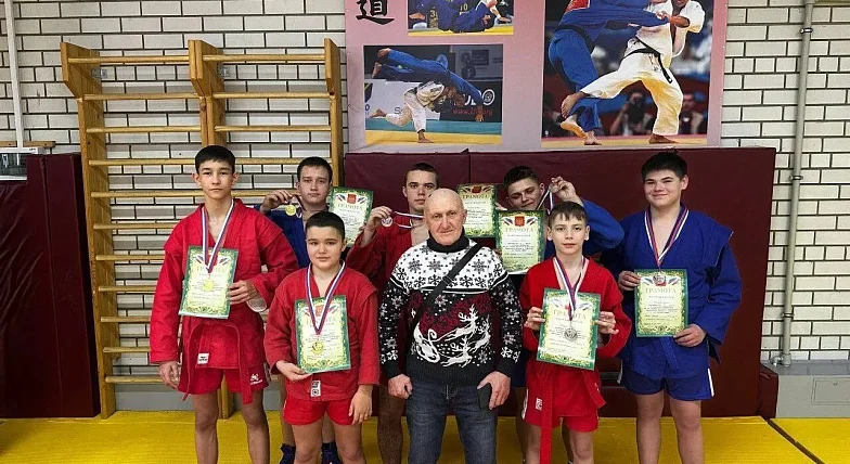 Отличный результат!  1 февраля 2026 года озинские борцы приняли участие в соревнованиях по самбо, которые проходили в спортивном комплексе «Никитинский» Ленинского района Саратова.