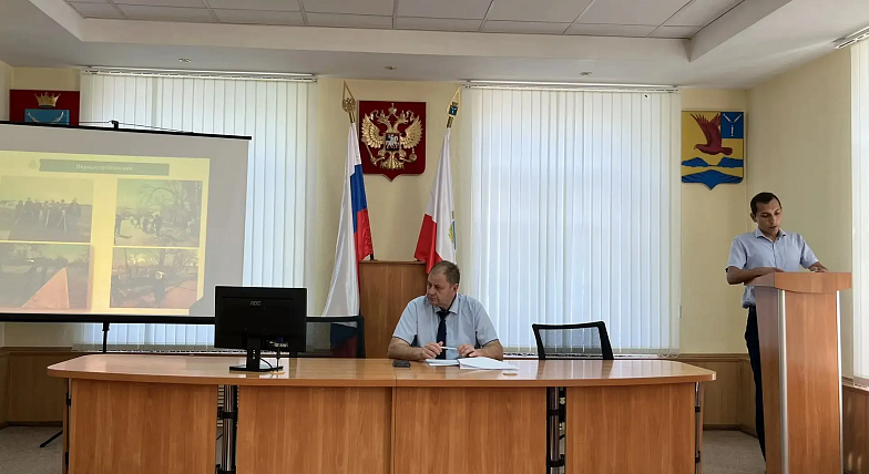 Участники постоянно действующего совещания при главе Озинского муниципального района обсудили вопросы на темы земледелия и благоустройства сельского поселения. 