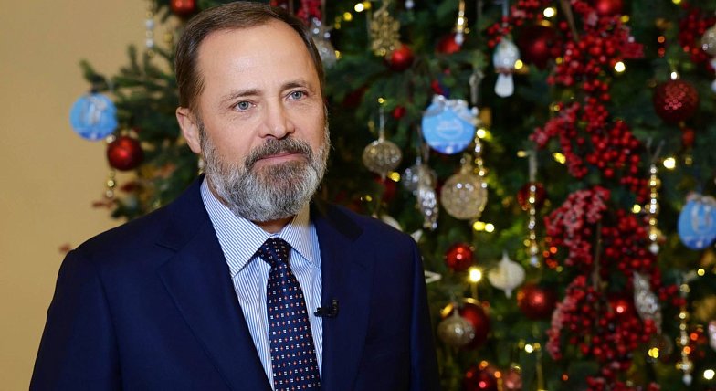 Полномочный представитель Президента РФ в ПФО Игорь Комаров поздравляет жителей с наступающим Новым годом и Рождеством
